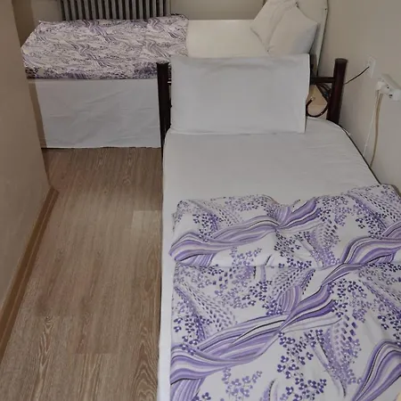 Hostel Koesk Otel *